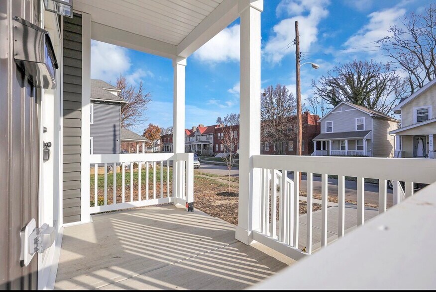 Building Photo - 555 Lilley Ave