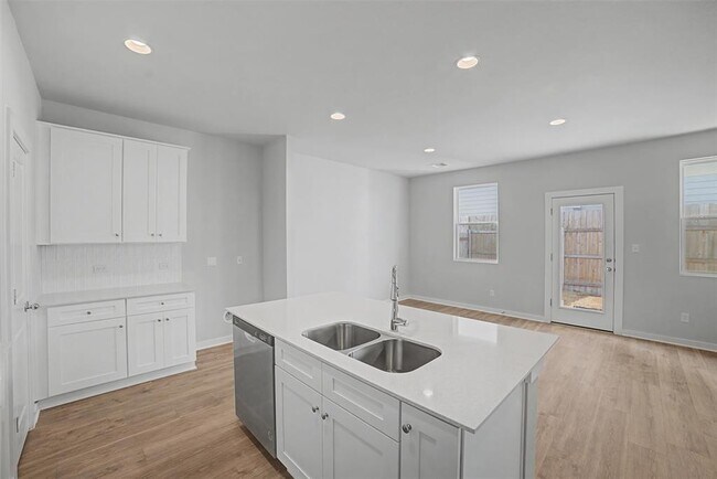 Building Photo - 17502 El Hidalgo Dr