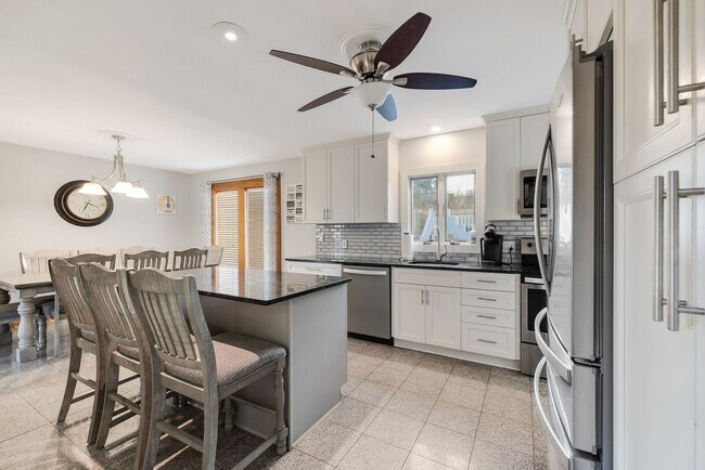 Building Photo - 119 Circle Dr