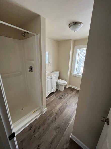 master bath - 4346 Cresson St