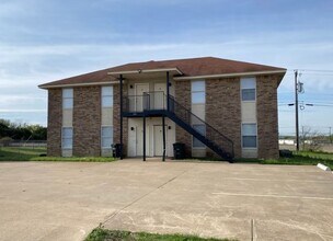 Building Photo - AVAILABLE NOW!