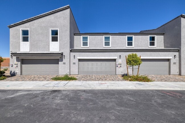 Building Photo - FULLY FURNISHED BRAND NEW TOWNHOME WITH 3 BEDROOMS + 2 CAR GARAGE