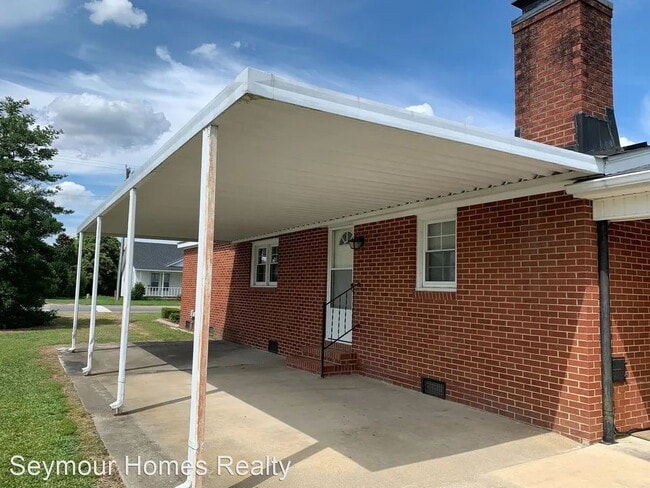 Building Photo - Adorable 3 BR | 1.5 BA Brick Home in Rosewood! *Lawn Care Included!*