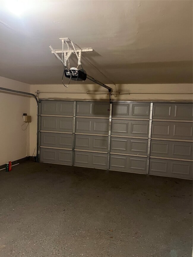 Building Photo - 302 Inverness Dr