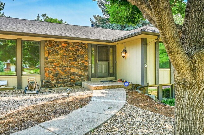 Building Photo - $6,850.00 - 5 Bedrooms, 3.5 Bathrooms, Sin...