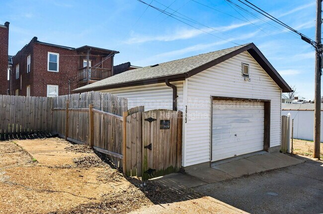 Building Photo - 3923 Miami St