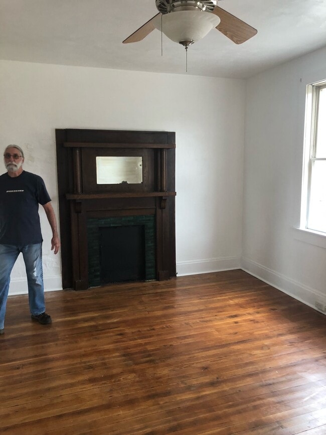 Building Photo - 902 Pittsburgh St