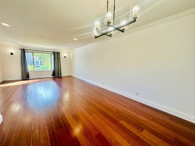 Building Photo - Exceptional Home with Pool and Raquet Club...