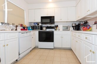 Building Photo - HOT BRIGHTON LISTING!!!!