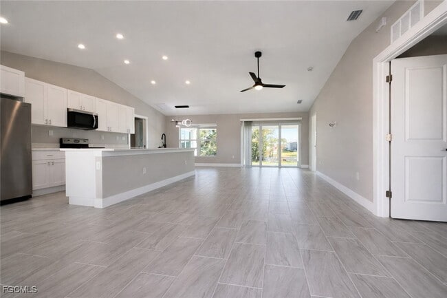 Building Photo - 3339 NE 13th Ave