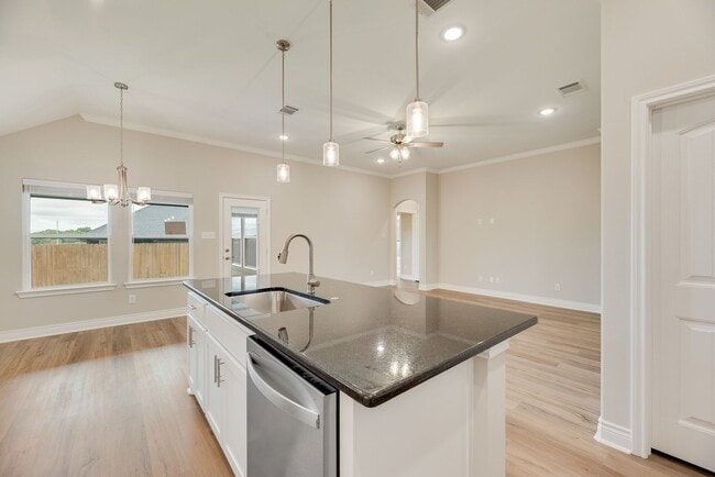 Building Photo - Contemporary Comfort Awaits in Greenville, TX