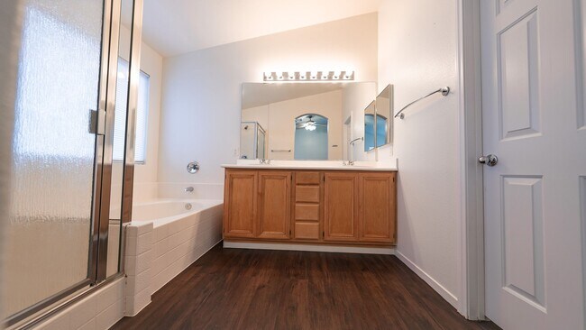 Building Photo - Beautiful Single Story Home with New Floor...