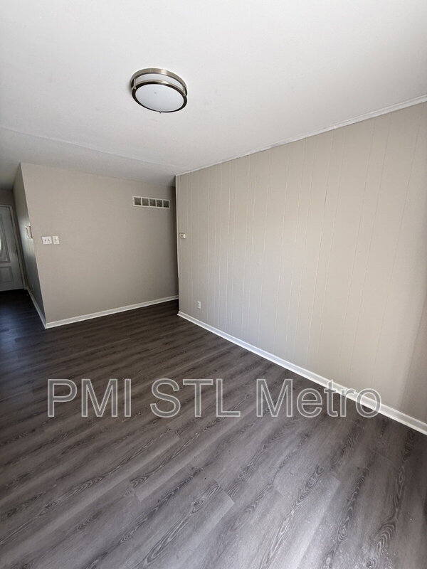 Building Photo - 10557 Castle Dr