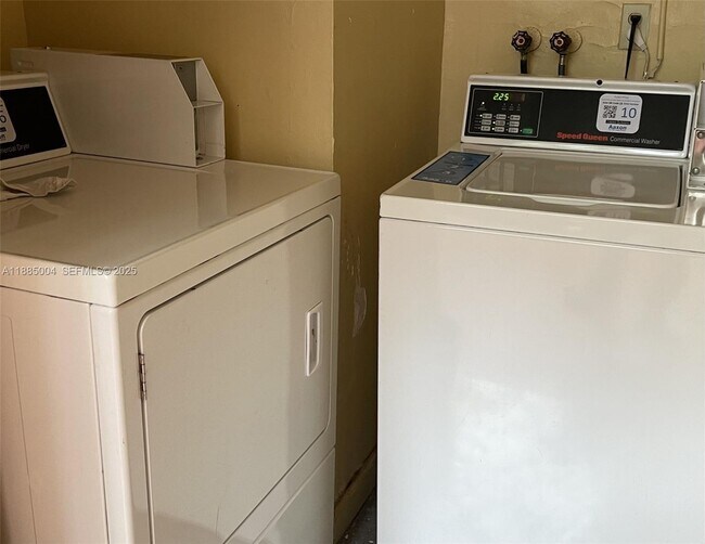 Building Photo - 1250 Lincoln Rd