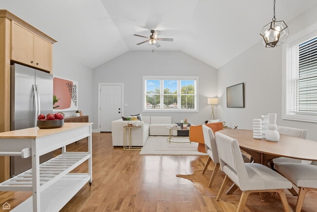 Building Photo - 547 N Springfield Ave