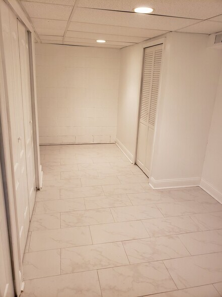 Building Photo - 2142 Rugen Rd