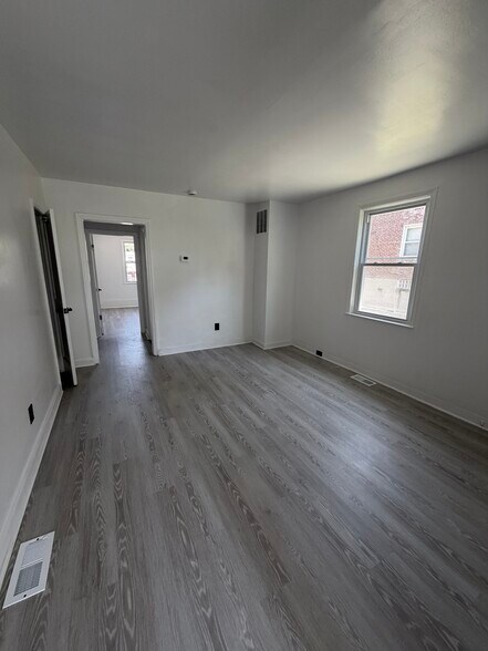 Building Photo - 5717 Simmonds Ave
