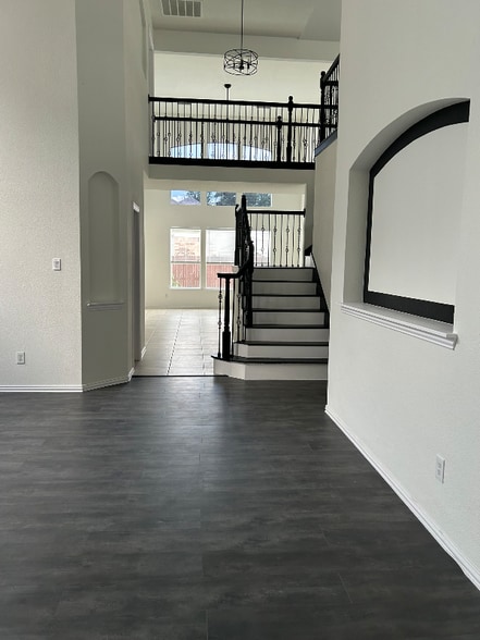 Building Photo - 412 Cypress Hill Dr