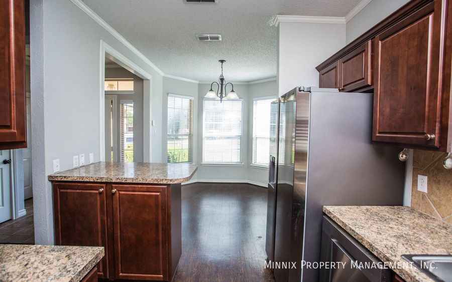 Building Photo - 6125 8th Dr