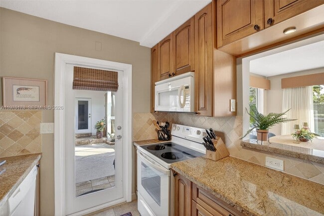 Building Photo - 180 Isle of Venice Dr