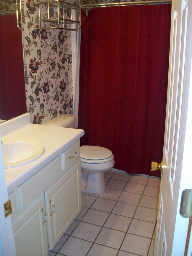 Building Photo - 312 Tharpe Dr
