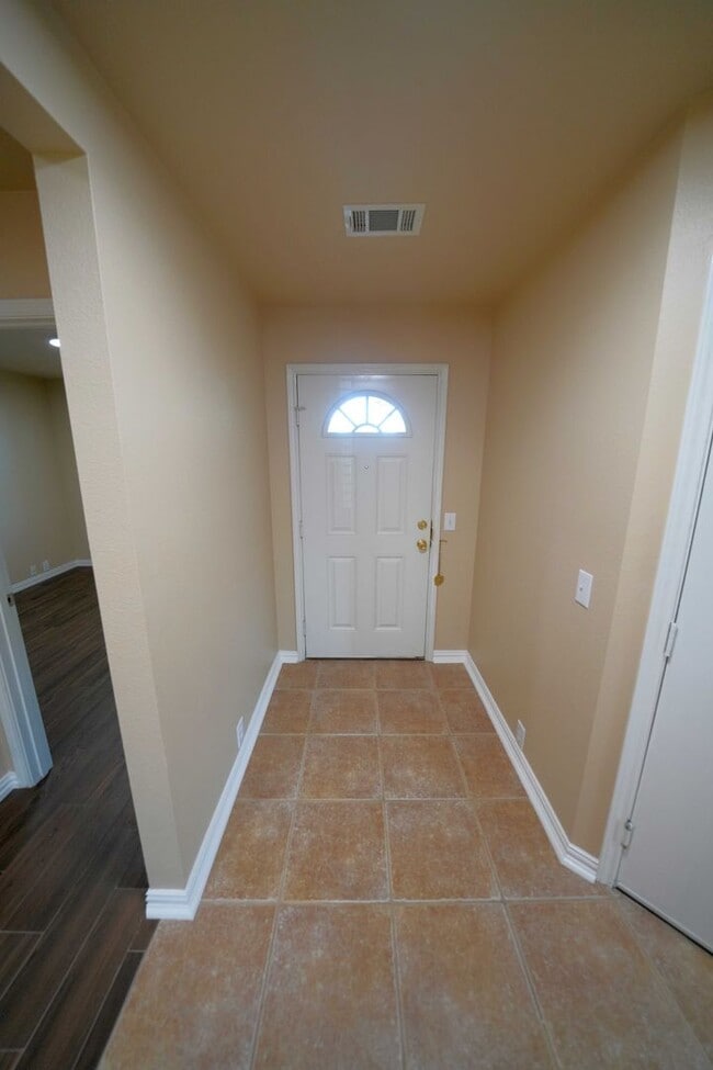 Building Photo - Immaculately upgraded and maintained home now available in Cibolo! Realtor Commission: $550