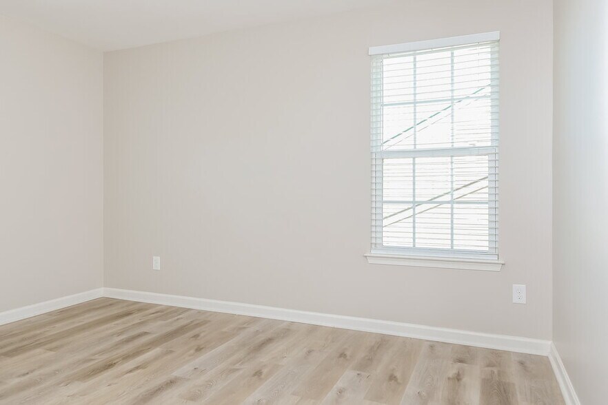 Building Photo - 2212 Ambergate Dr