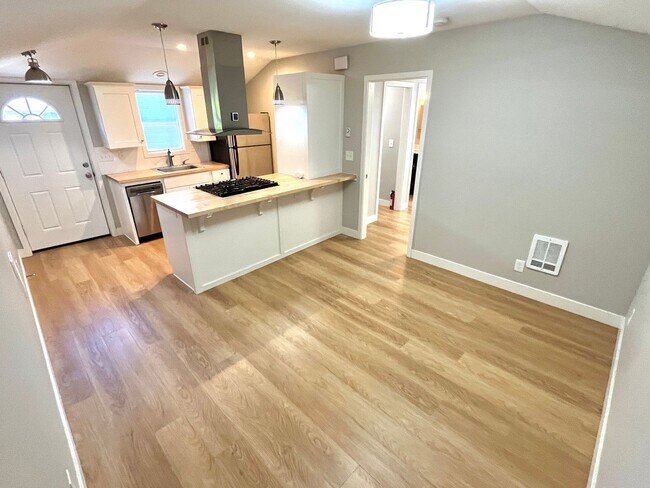 Building Photo - HOLLJ01