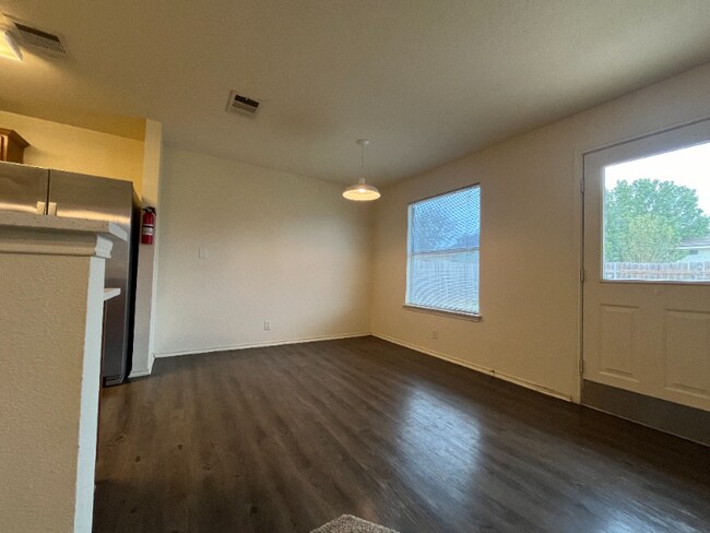 Building Photo - 162 Challenger