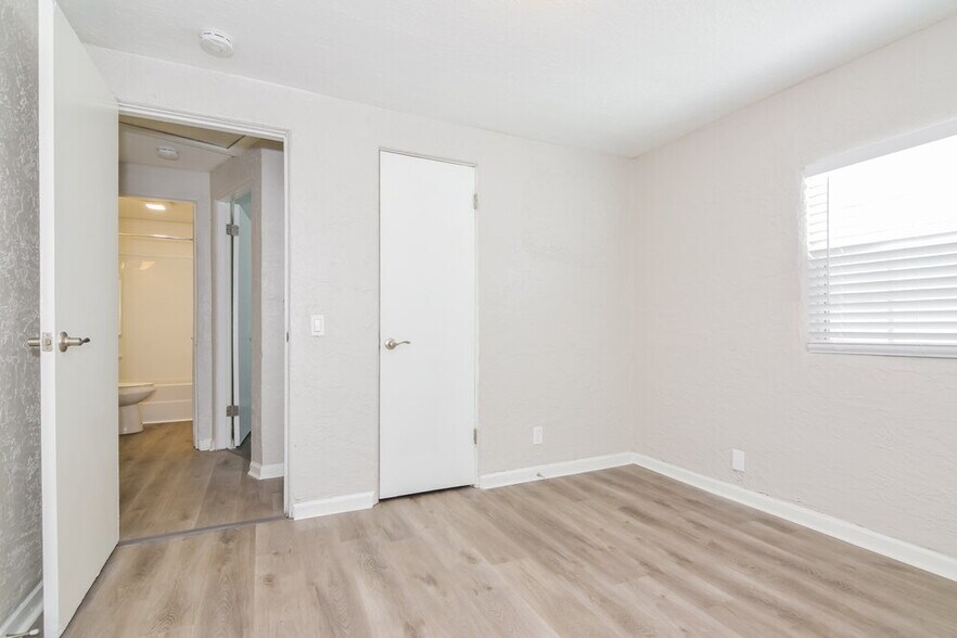 Building Photo - 1809 E Sitka St