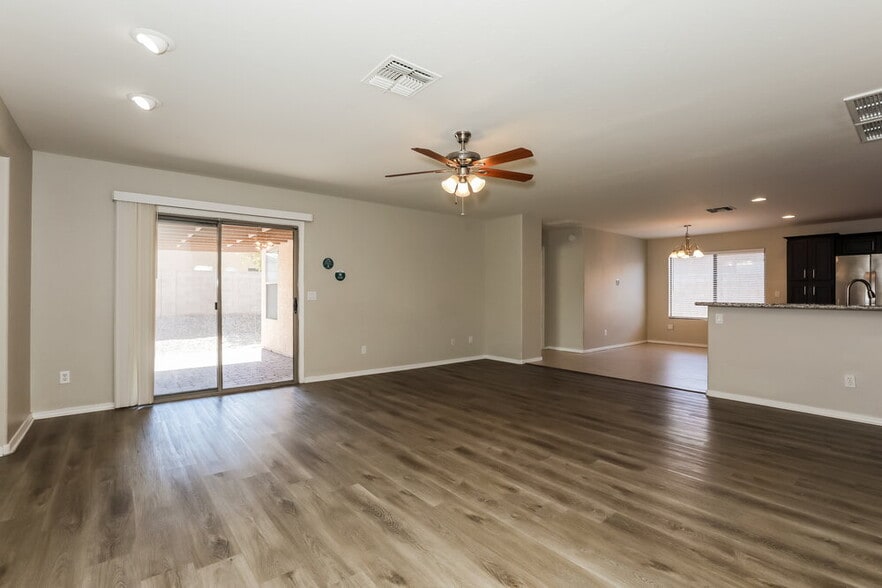 Building Photo - 2021 W Hayden Peak Dr