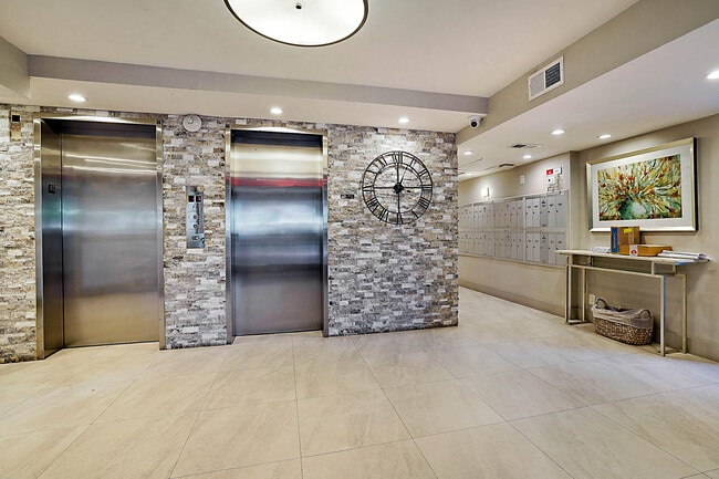 Building Photo - 575 Oaks Ln