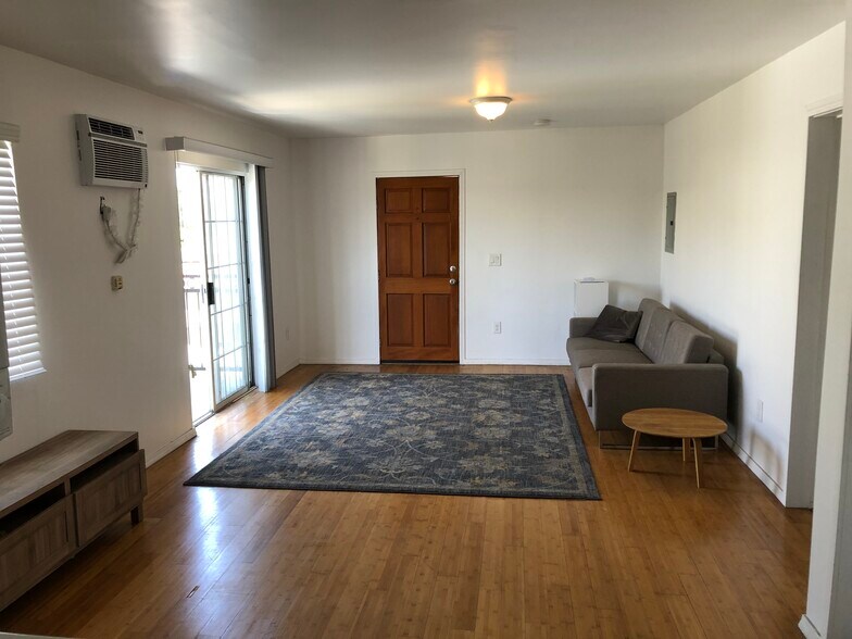 Building Photo - 5655 W Jefferson Blvd