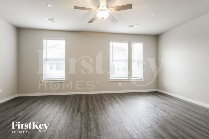 Building Photo - 18310 W Centro Cir