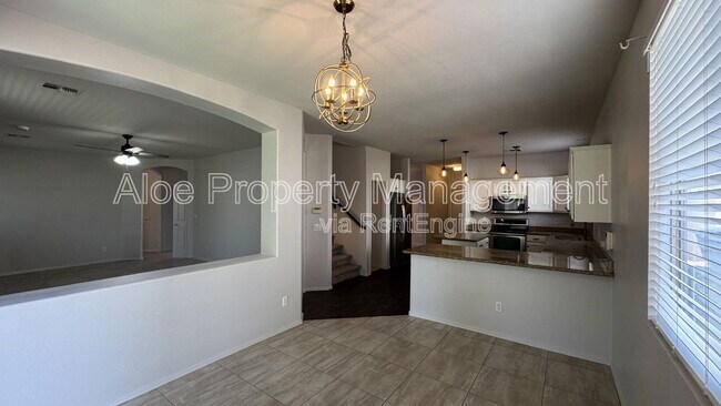 Building Photo - 491 W Ebony Way