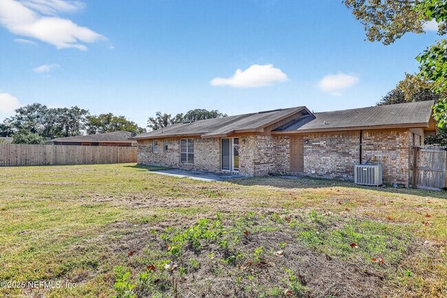 Building Photo - 551 William Penn St