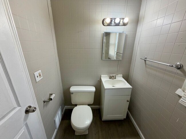 Building Photo - 97 Fairgrove St