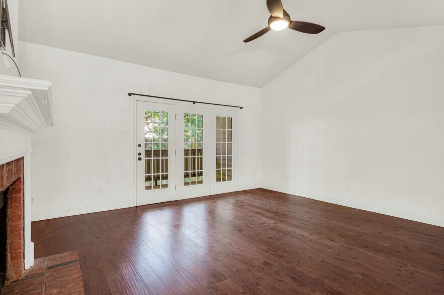 Building Photo - 12660 Hillcrest Rd
