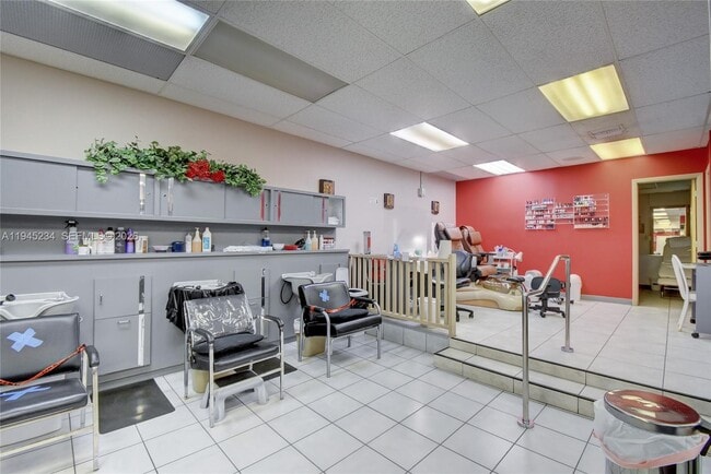 Building Photo - 1985 S Ocean Dr