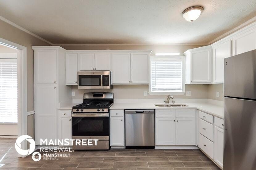 Building Photo - 3000 Lakeridge Dr SE