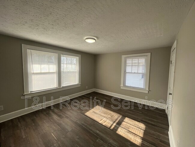 Building Photo - 4926 E New York St