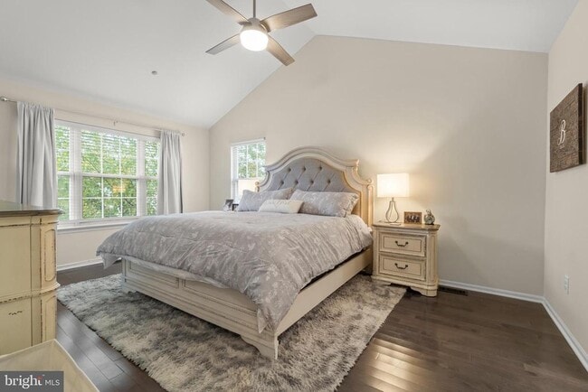 Building Photo - 221 Lookout Pl