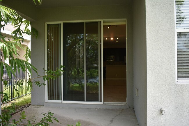 Building Photo - 5060 Creekside Park Ave