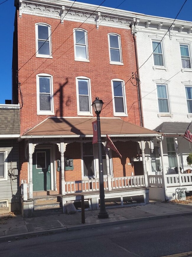 Building Photo - 223 Main St