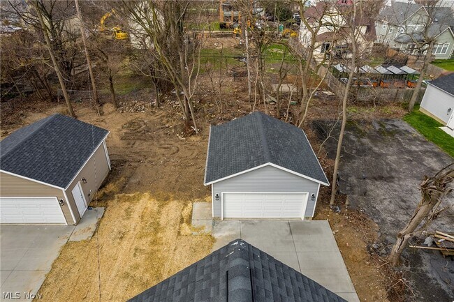 Building Photo - 2250 E 100th St