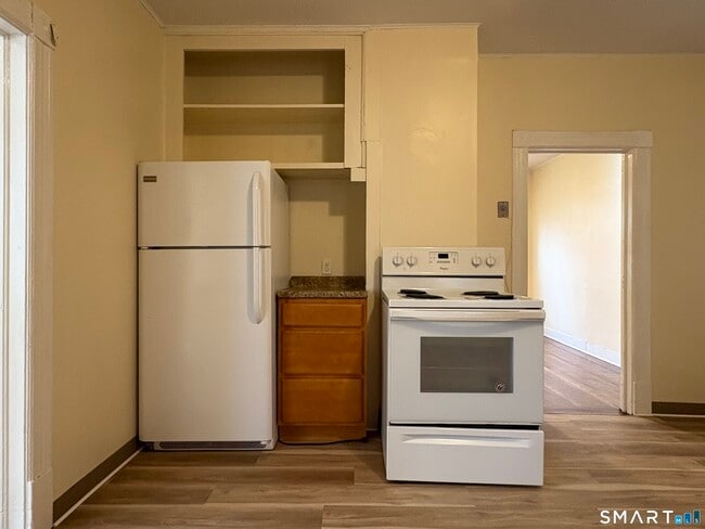 Building Photo - 36 Walnut St