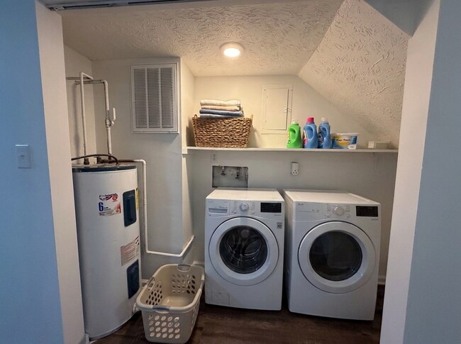 Building Photo - Freshly updated two-story townhome in Strawberry Plains with two bedrooms & two full baths