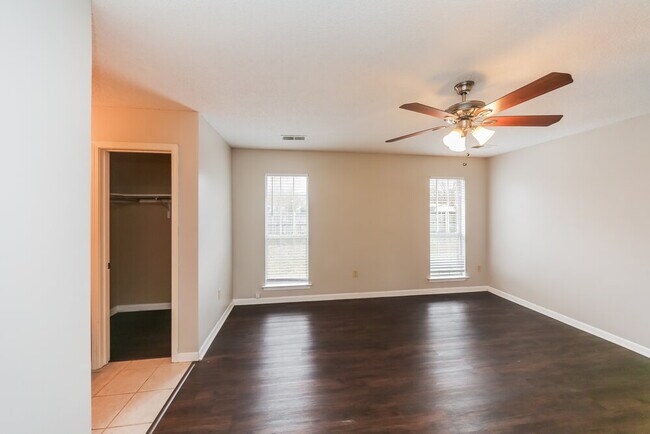 Building Photo - 7110 Redfern Dr
