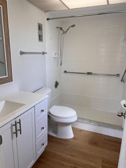 Building Photo - 1120 N Shore Dr NE