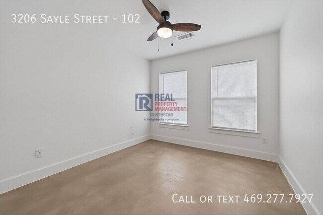 Building Photo - 3206 Sayle St